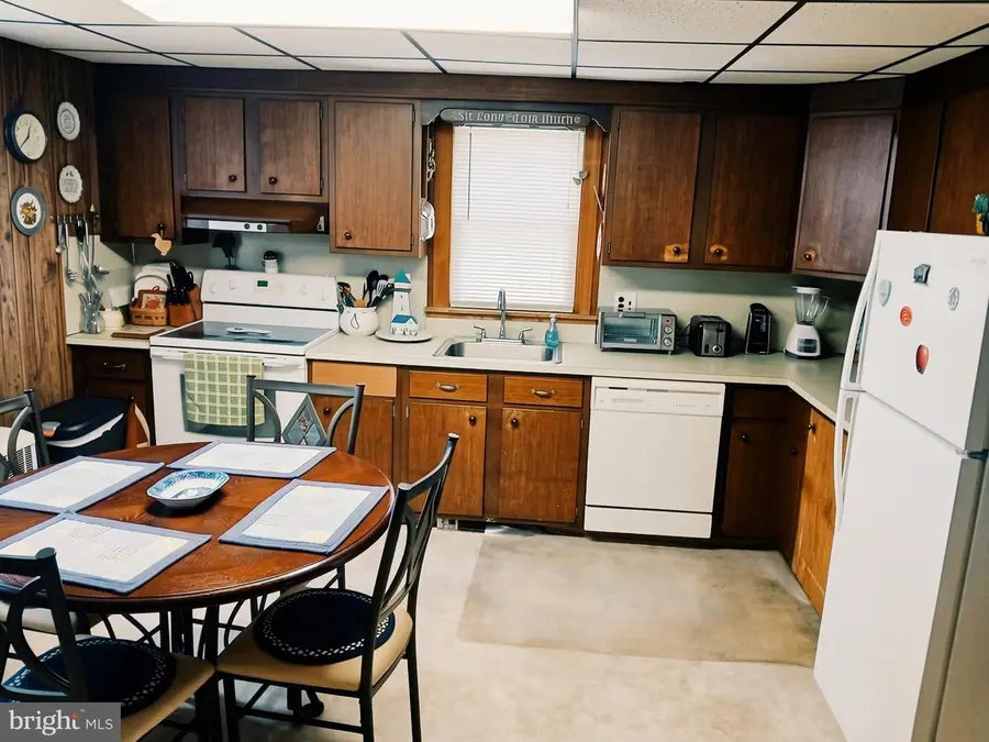 219 E South St, Kennett Square, PA 19348 - #3