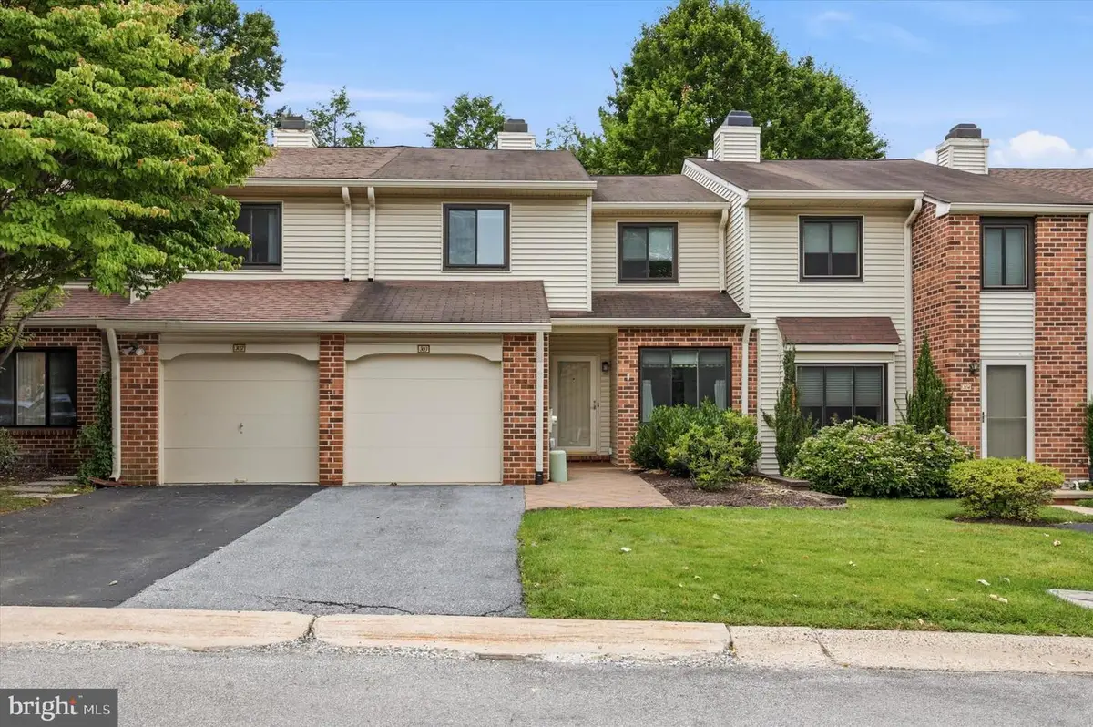 303 Hanover Ct, Chesterbrook, PA 19087 - #1