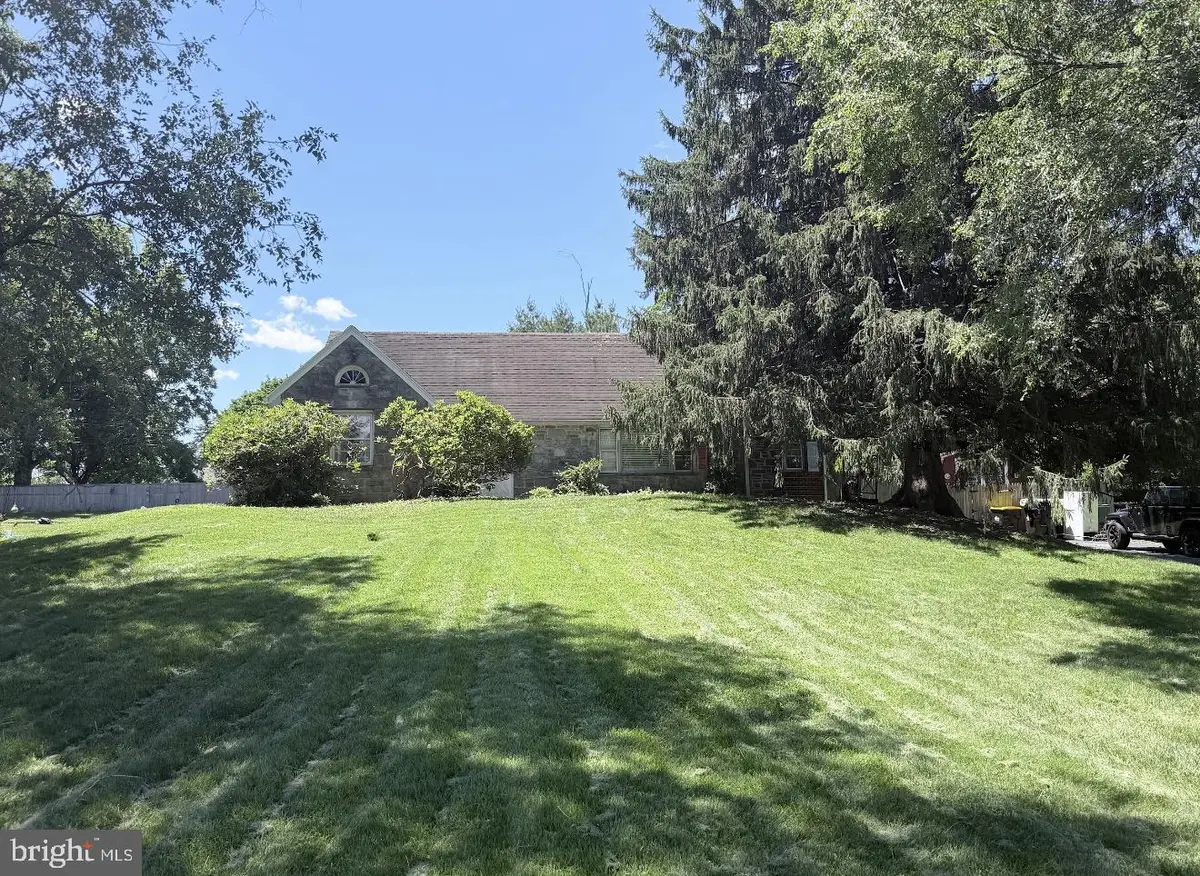 18 Galicia Dr, Phoenixville, PA 19460 - #1
