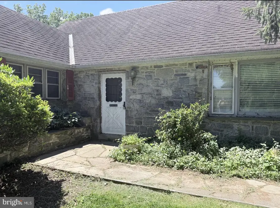 18 Galicia Dr, Phoenixville, PA 19460 - #2