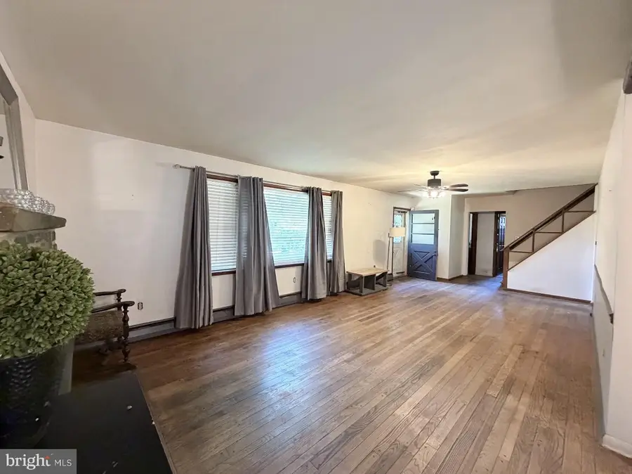 18 Galicia Dr, Phoenixville, PA 19460 - #3