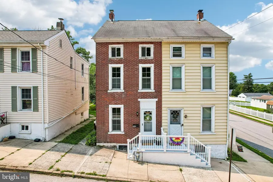 203 Walnut St, Spring City, PA 19475 - #2