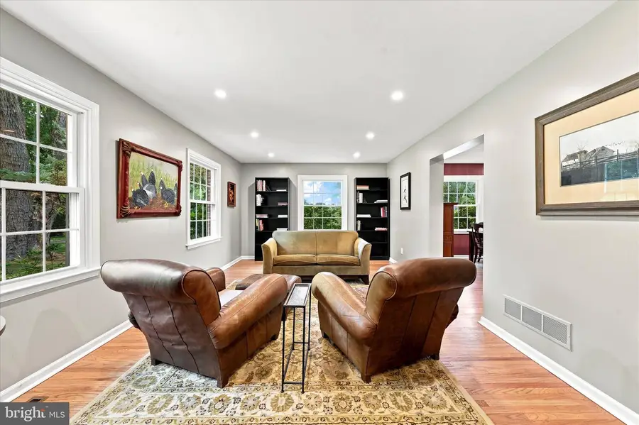 7 Manor View Cir, Malvern, PA 19355 - #2