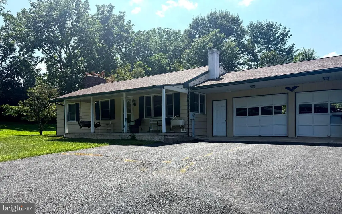 209 Hill Rd, Elverson, PA 19520 - #1