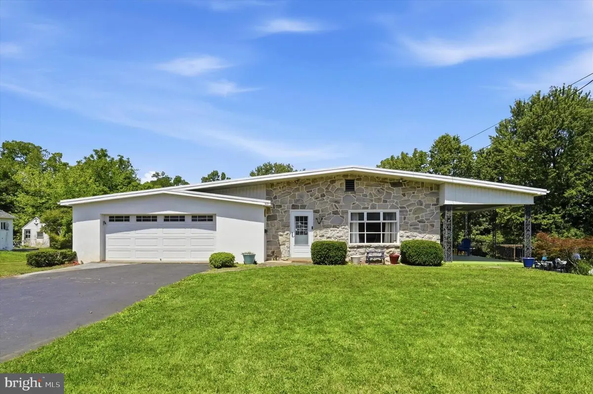 601 New St, Spring City, PA 19475 - #1