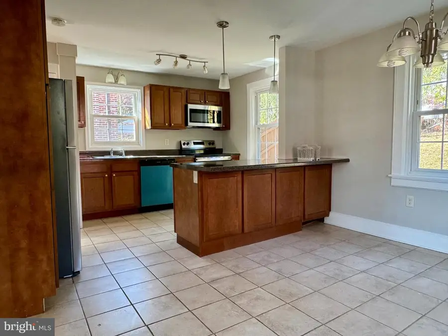 24 Lafayette Ave, Coatesville, PA 19320 - #2