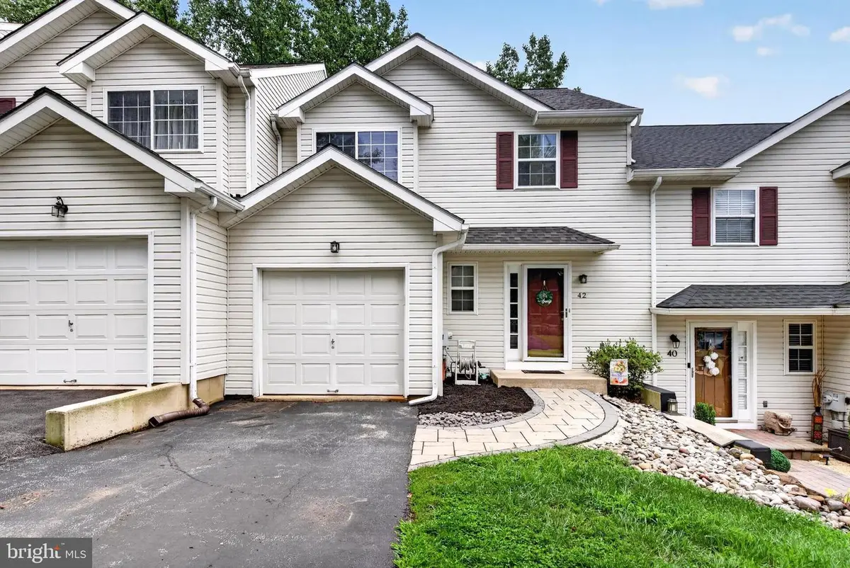 42 Pinckney Dr, Coatesville, PA 19320 - #1