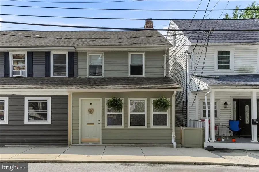 329 Front St, Parkesburg, PA 19365 - #2