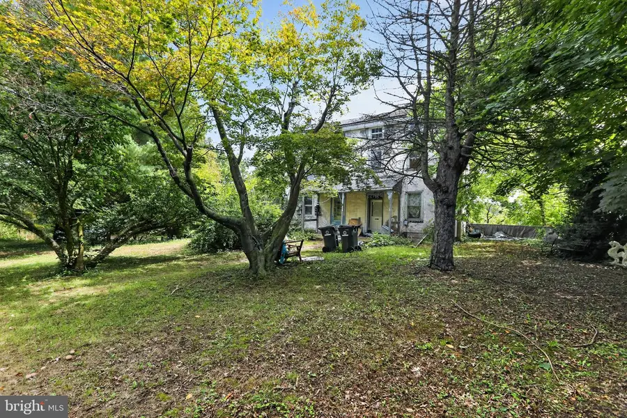 210-212 Heckle St, Phoenixville, PA 19460 - #2