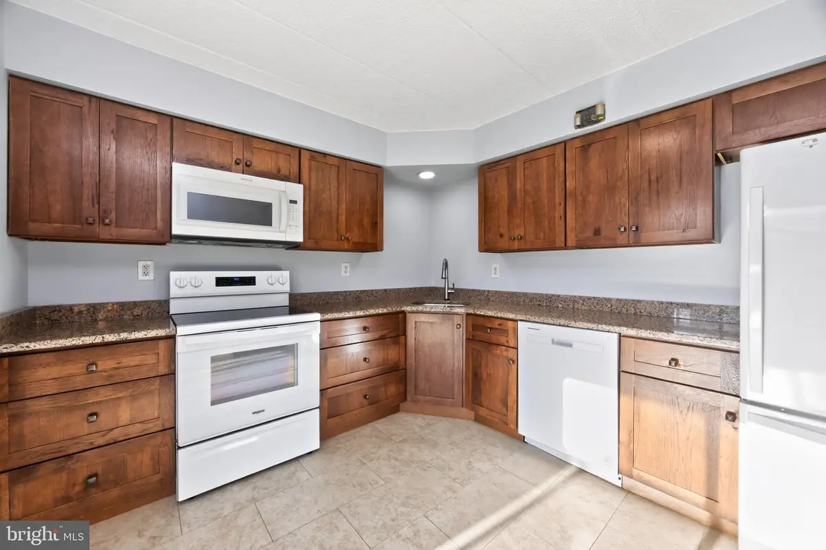 112 Harvest Ln #104, Phoenixville, PA 19460 - #1