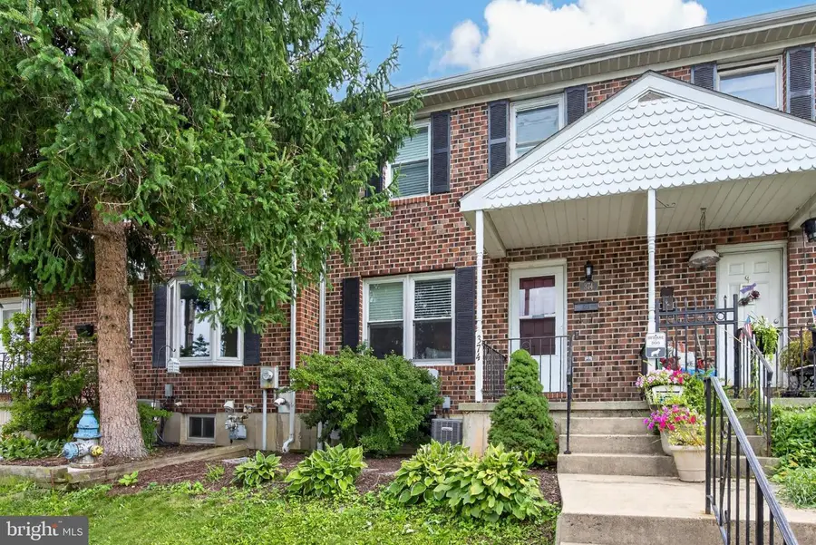 374 Washington Ave, Phoenixville, PA 19460 - #2