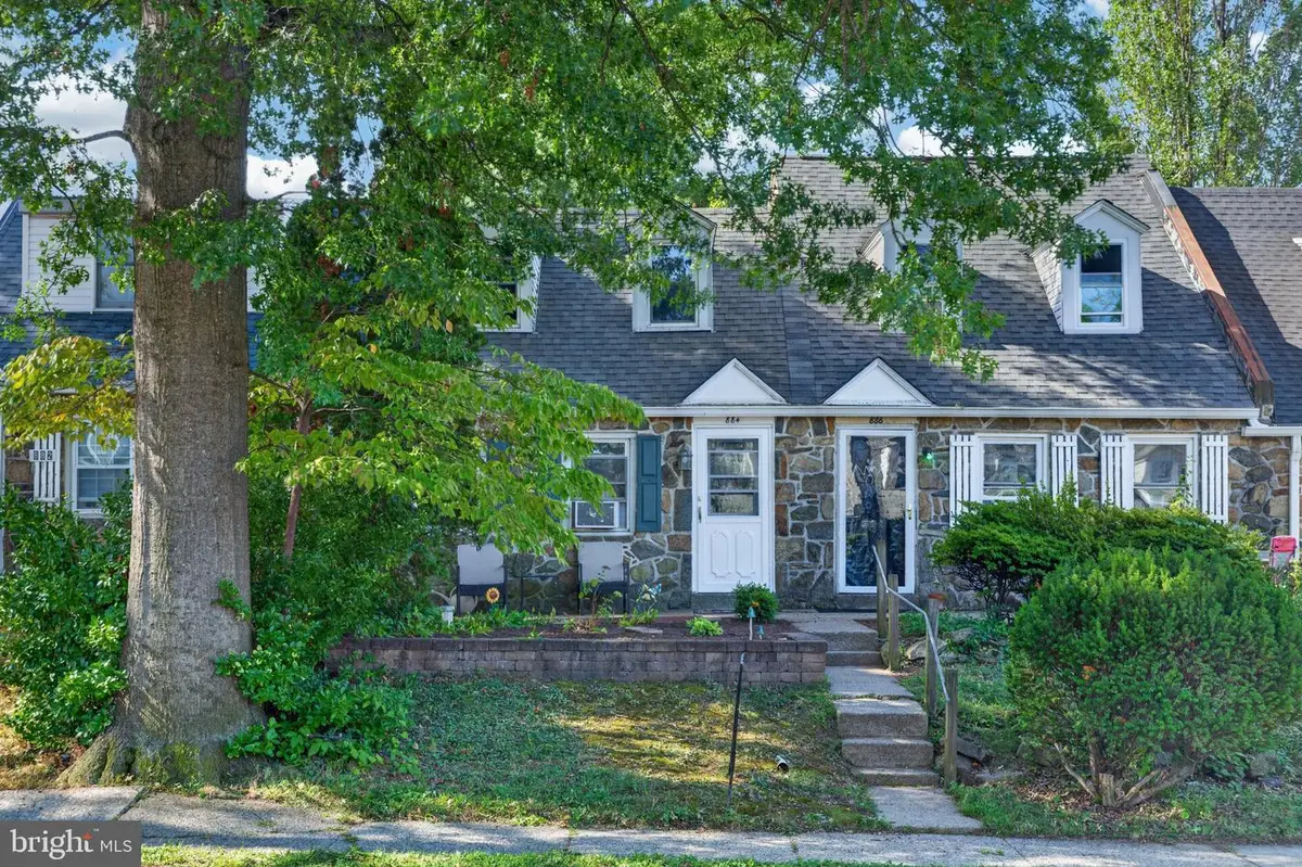 884 Woodlawn Ave, Phoenixville, PA 19460 - #1