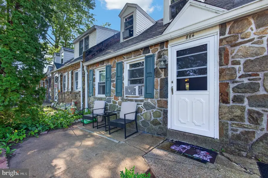 884 Woodlawn Ave, Phoenixville, PA 19460 - #3