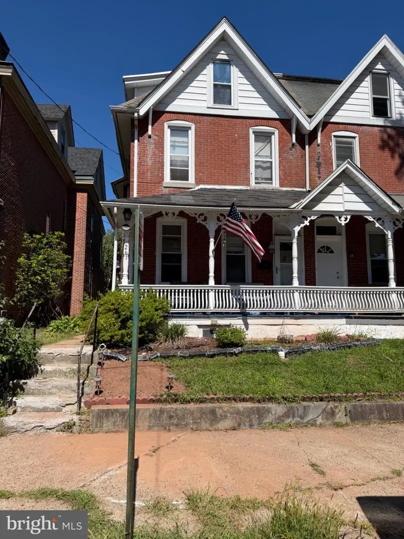 261 Yost Ave, Spring City, PA 19475 - #1