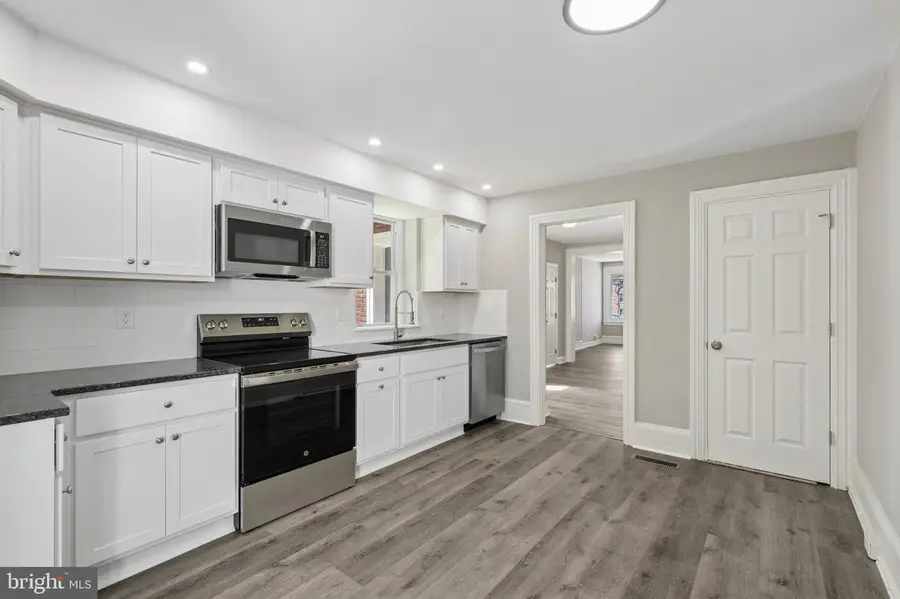 564 W Bridge St, Phoenixville, PA 19460 - #3