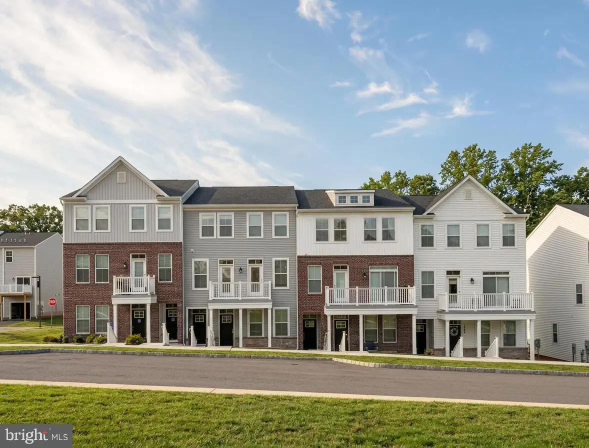 8 Zinc Ln, Phoenixville, PA 19460 - #1