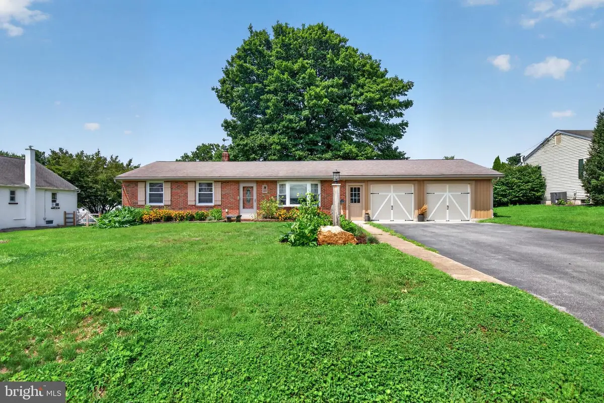 815 W 2nd Ave, Parkesburg, PA 19365 - #1