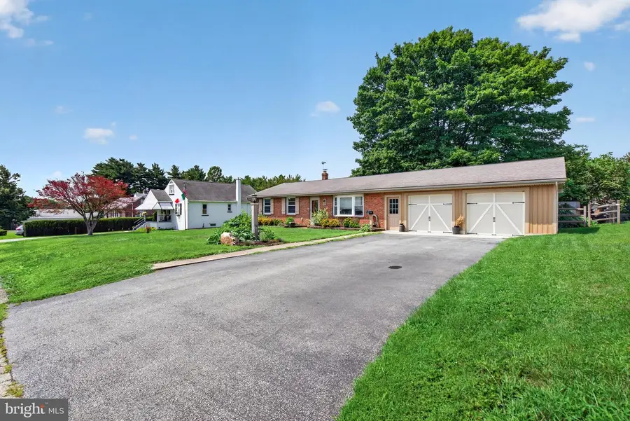 815 W 2nd Ave, Parkesburg, PA 19365 - #2