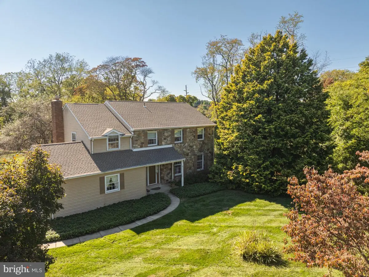 811 Mccomb Ln, Chadds Ford, PA 19317 - #1