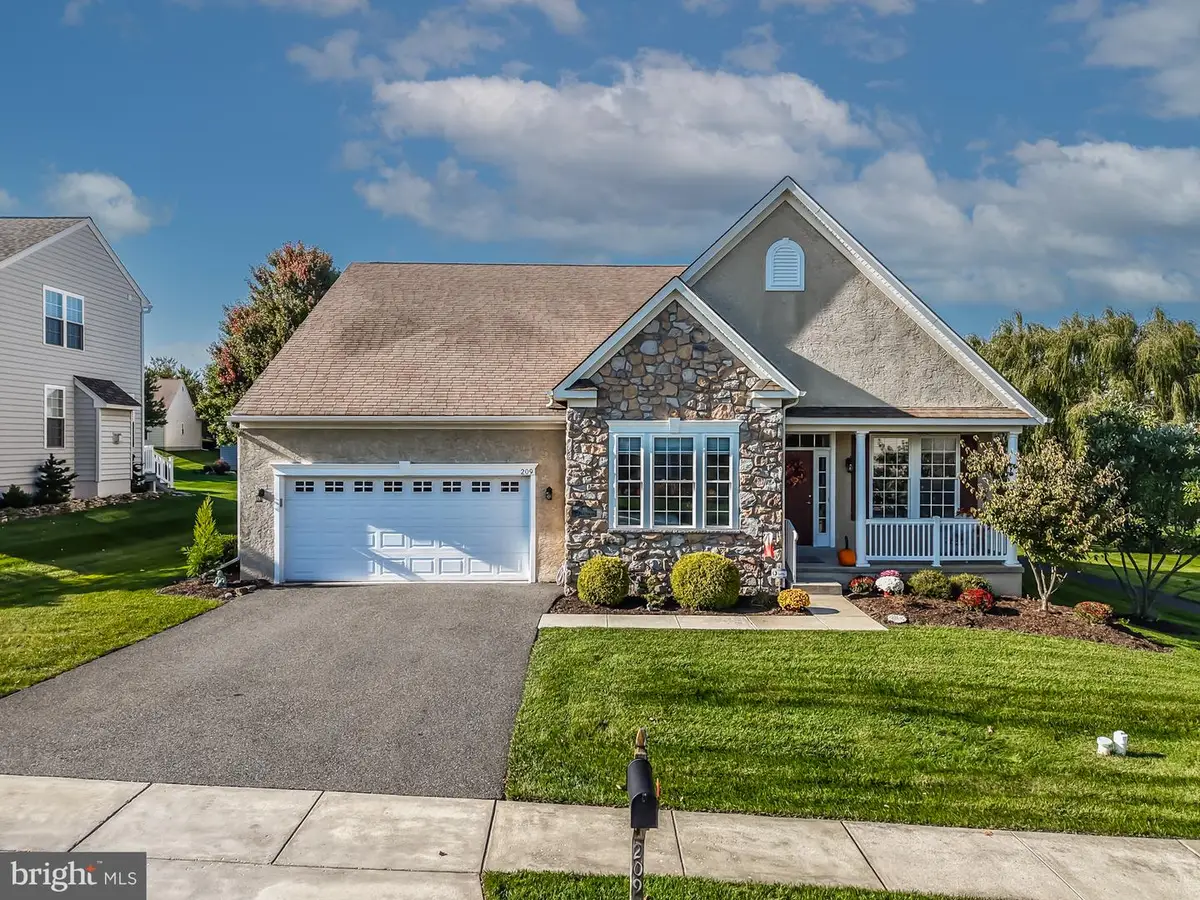 209 Cog Hill Dr, Honey Brook, PA 19344 - #1