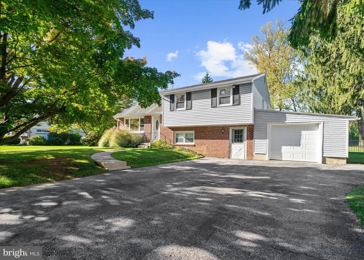 310 Westbrook Dr, West Chester, PA 19382 - #1