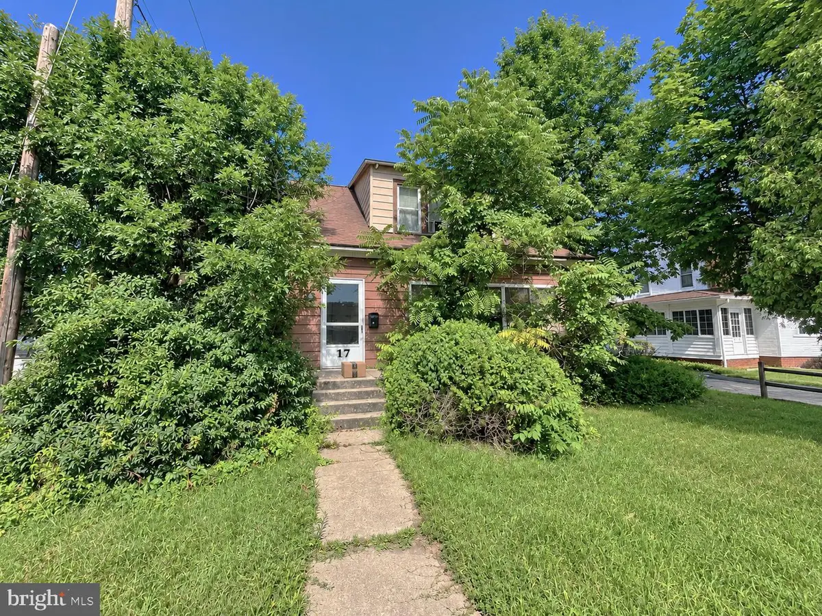 17 Whiteland Ave, Downingtown, PA 19335 - #1