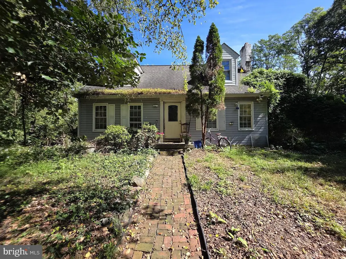 907 Springwood Dr, West Chester, PA 19382 - #1