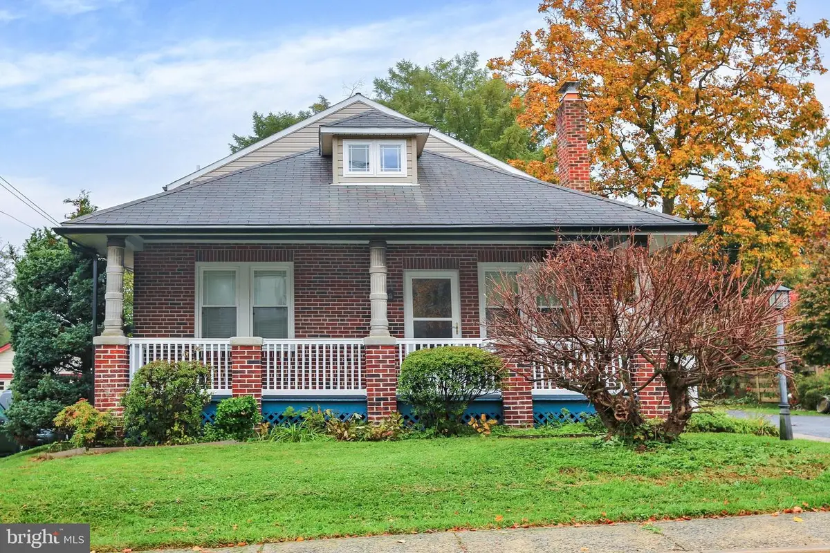 27 S Chestnut St, Elverson, PA 19520 - #1