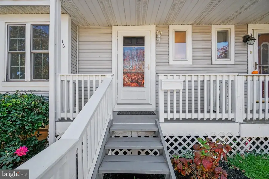 16 Oak St, Phoenixville, PA 19460 - #3