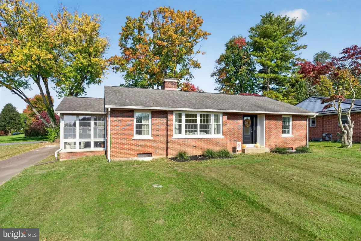 15 E Locust St, Oxford, PA 19363 - #1