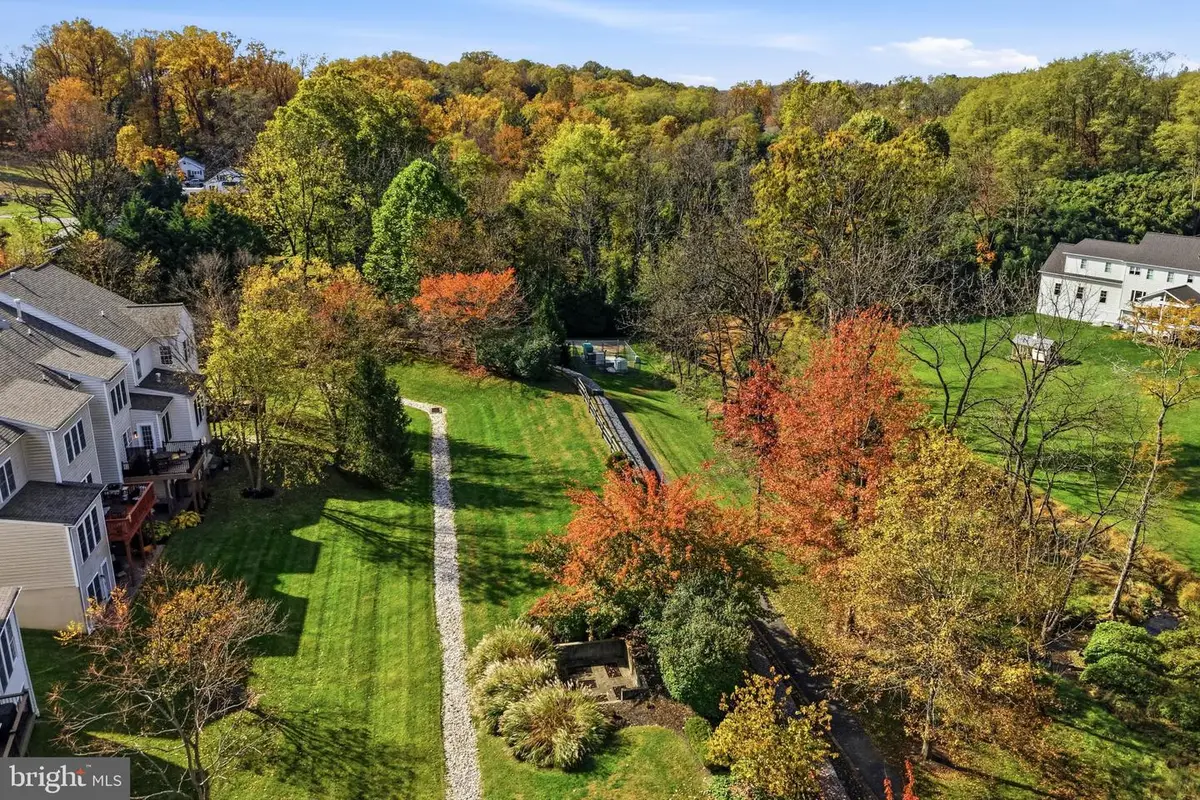 725 Mercers Mill Ln, West Chester, PA 19382 - #1