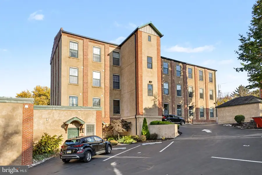 541 Washington Ave #301, Phoenixville, PA 19460 - #2