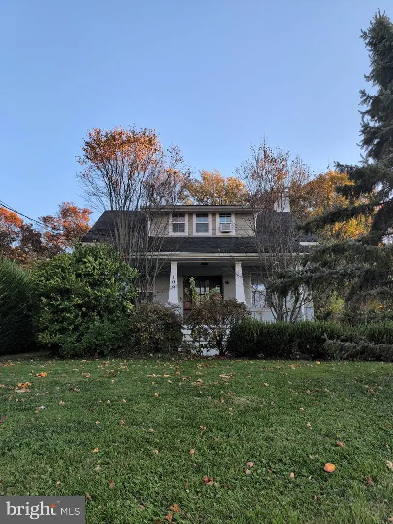 109 S Chestnut St, Elverson, PA 19520 - #1