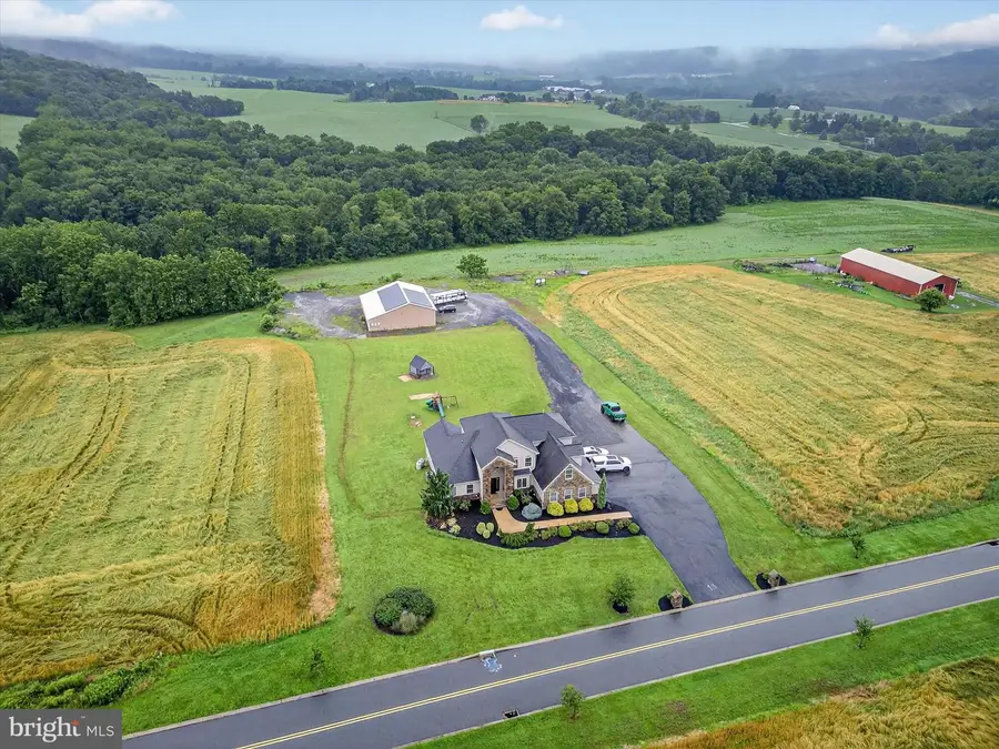 13 Pheasant Hill Dr, Halifax, PA 17032 - Image #2