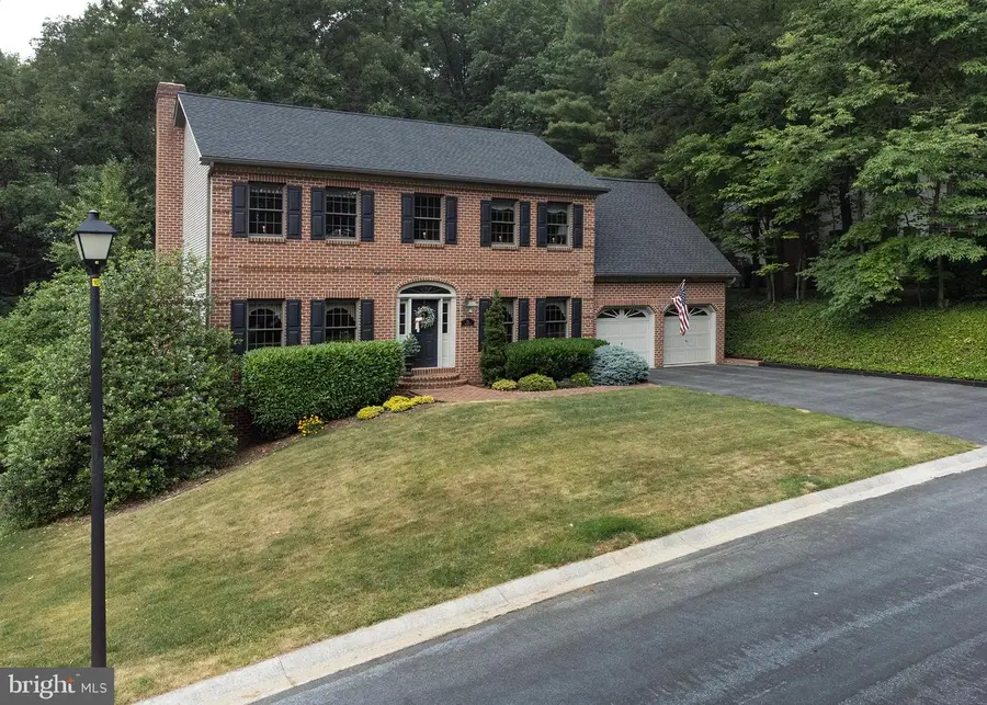 751 Zermatt Dr, Hummelstown, PA 17036 - Image #2