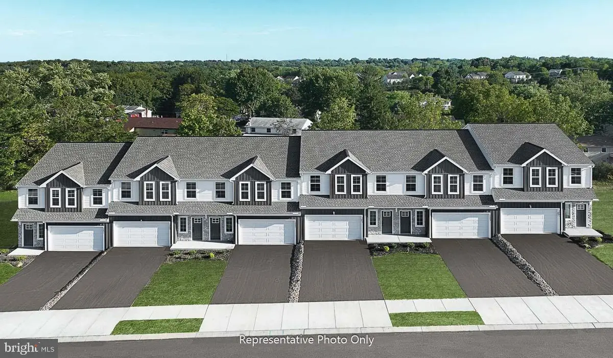 7847 Oak Brook Dr, Harrisburg, PA 17112 - Image #1