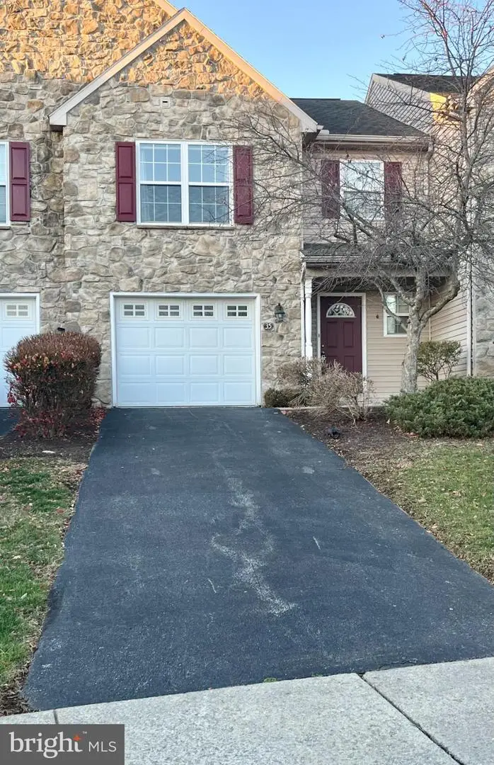 35 Carousel Cir, Hershey, PA 17033 - Image #1