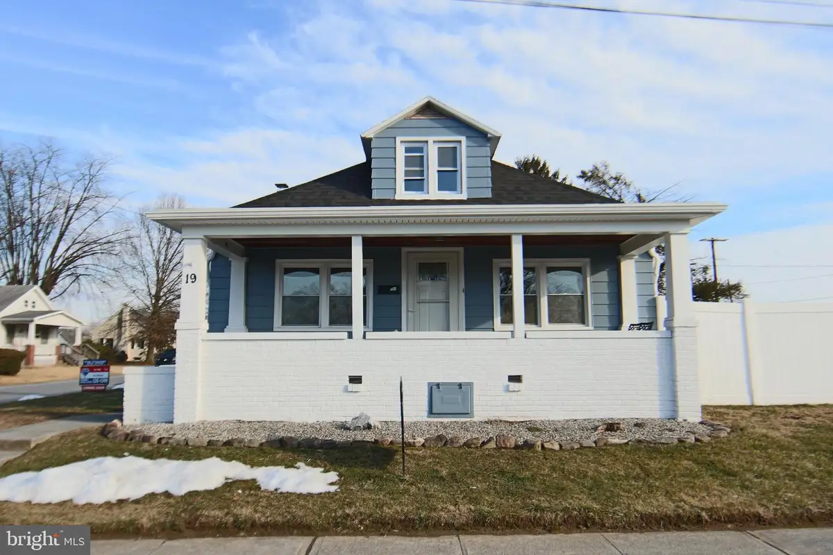 19 Crescent St, Highspire, PA 17034 - #1