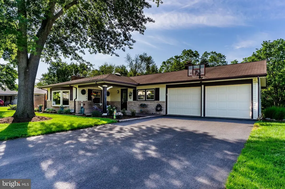 1561 Vesta Dr, Harrisburg, PA 17112 - Image #1