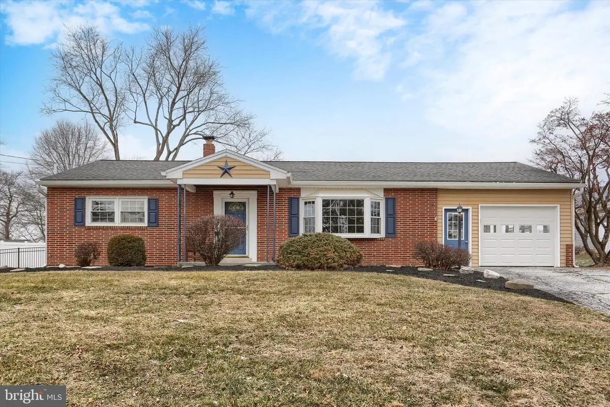 7194 Catherine Dr, Harrisburg, PA 17112 - Image #1