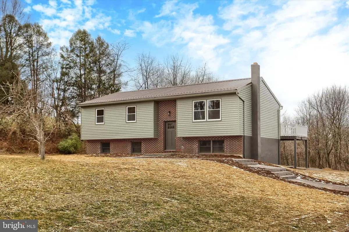 606 S Crawford Rd, Hummelstown, PA 17036 - Image #1