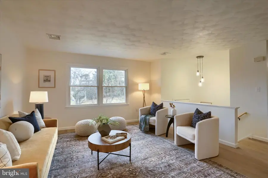 606 S Crawford Rd, Hummelstown, PA 17036 - Image #2