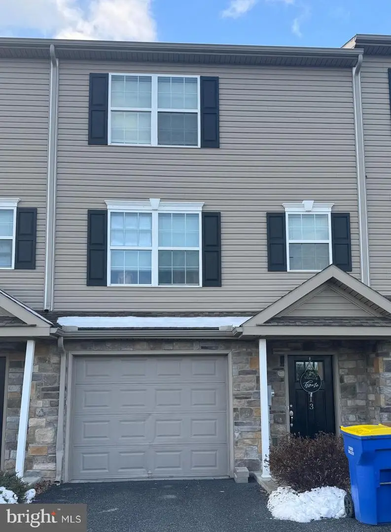 813 Gregs Dr, Harrisburg, PA 17111 - Image #1