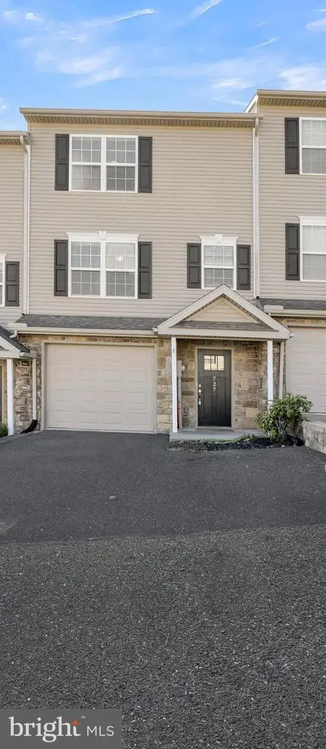 727 Gregs Dr, Harrisburg, PA 17111 - #1