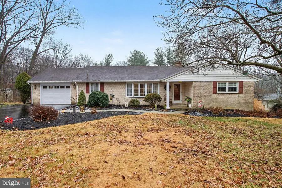 1517 Woodcrest Cir, Harrisburg, PA 17112 - Image #2