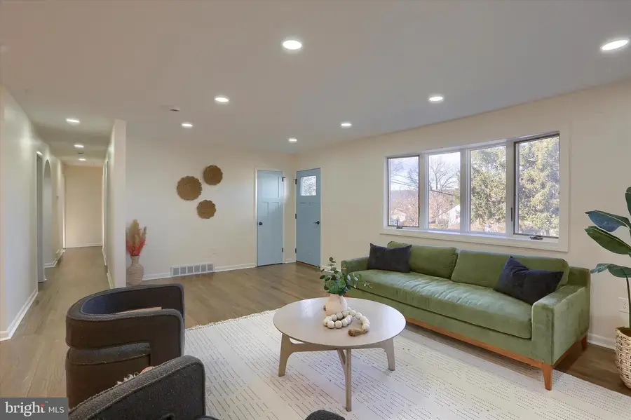 516 Roxbury Dr, Harrisburg, PA 17112 - Image #3