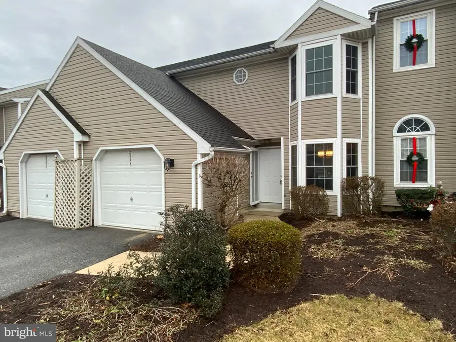 6286 Spring Knoll Dr, Harrisburg, PA 17111 - Image #2
