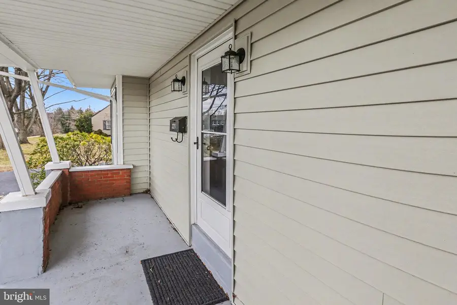 221 N Duke St, Hummelstown, PA 17036 - Image #2