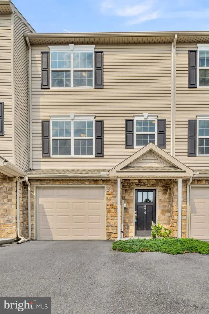 976 Gregs Dr, Harrisburg, PA 17111 - #1