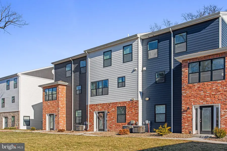 160 High Pointe Dr #15, Hummelstown, PA 17036 - #2